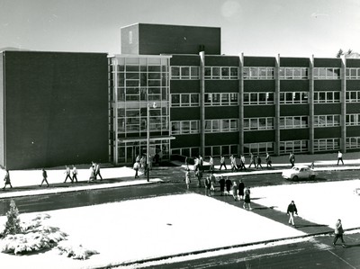 North entrance of Reid Hall with students