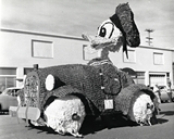 Donald Duck Homecoming float