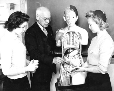 Professor teaches students during High School Week