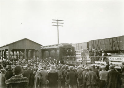 Man addressing a crowd from a flatcar of the Better Livestock Special Train