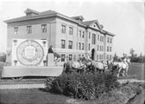 College of Agriculture Sweet Pea Carnival float, 1911