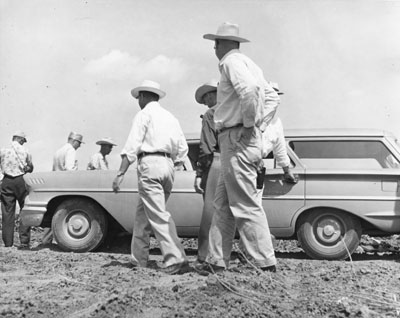 Group of men at the Sidney experiment station.