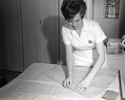 Ande Mae Barney Pins a Pattern on Fabric