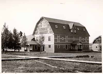 Dairy barn, ca. 1904