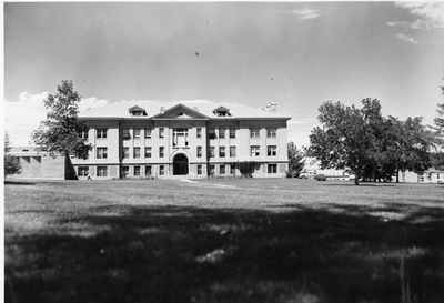 Linfield Hall East Entrance