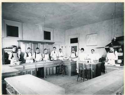 Men taking a agriculture short course in cooking, 1907