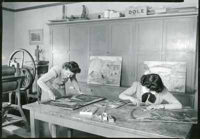 Two female art students, 1943