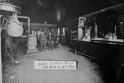 Lake Saloon, Pony (Montana) - Ed Allen at bar