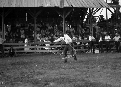 Sidney, Montana - Rodeo & Fair - trick roping