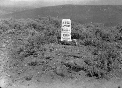 Grave marker of Haze Lyons