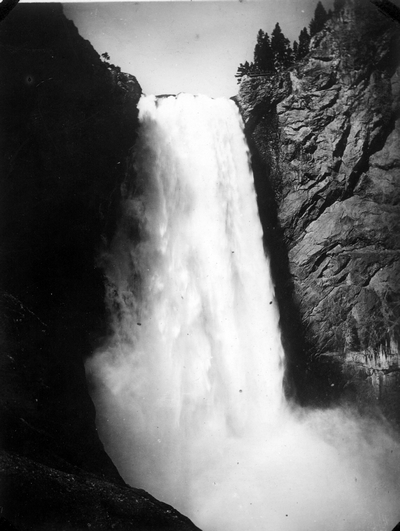 Upper Fall of the Yellowstone, - Great Fall (close-up) - Yellowstone National Park