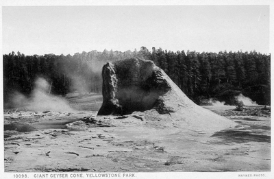 Giant Geyser cone, Yellowstone Park