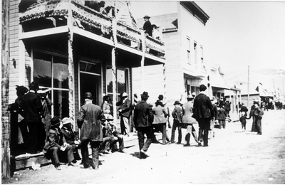 Gardiner street scene ready for President Roosevelt