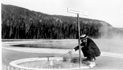 Yellowstone National Park - Handkerchief Pool
