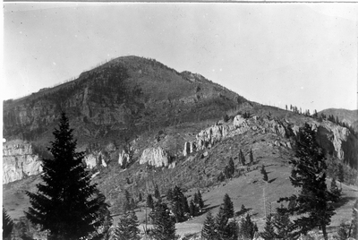 Sawtooth rock formation