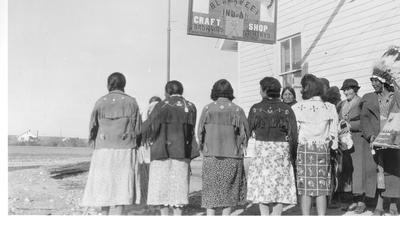 Browning craft shop - women: Blackfeet women displaying various artifacts