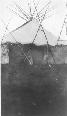 Black and white photo of the Lodge of Matokiks, 1927