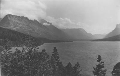 Waterton Lakes National Park: South End of Waterton Lake