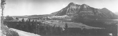 Waterton Lakes National Park: Waterton Lake and Town Site