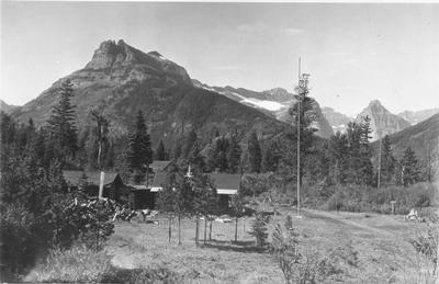 Waterton Lakes National Park: Citadel Peaks from Ranger Station